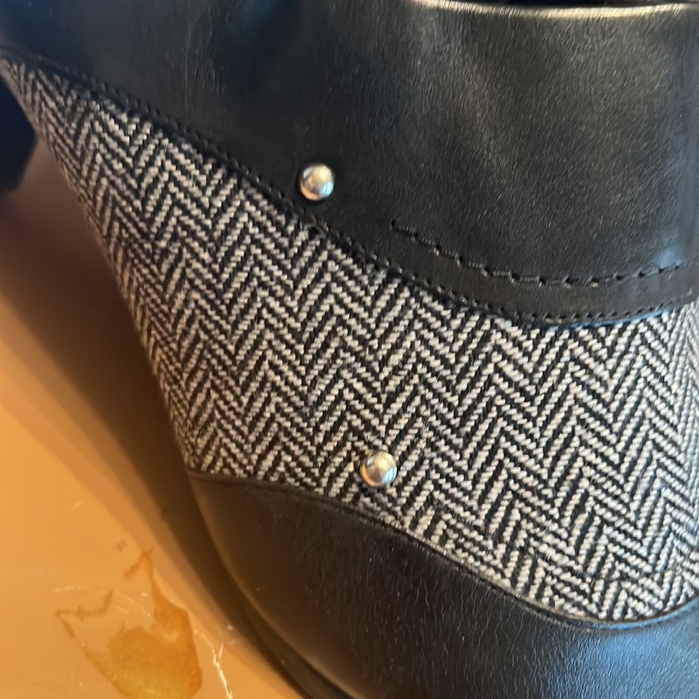 booties - Picture 4 of 7